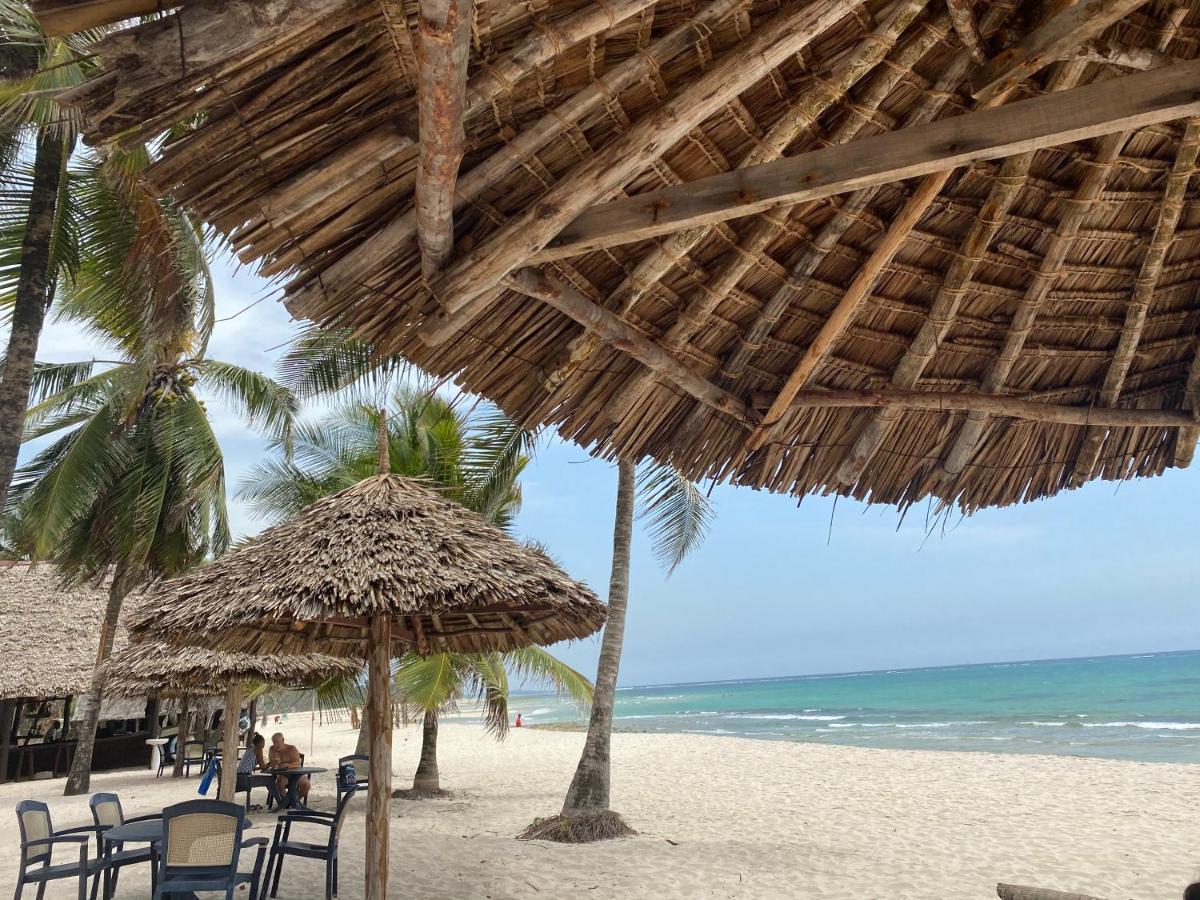 Private Backdoor Villa With Big Swimming Pool And Services Of Chef Included Diani Beach Exterior foto