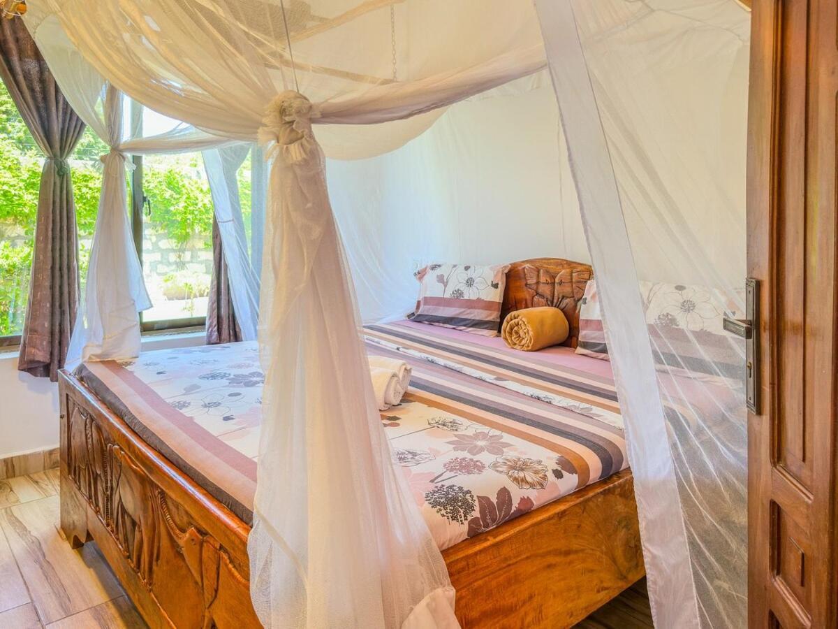 Private Backdoor Villa With Big Swimming Pool And Services Of Chef Included Diani Beach Exterior foto
